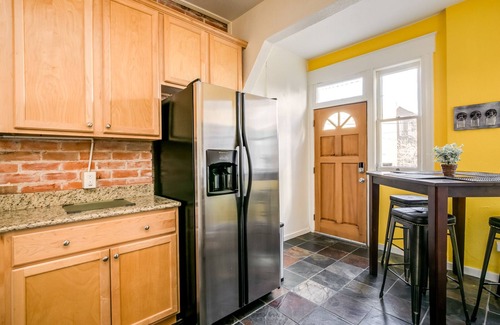 Newlands Apartment | Portland Place 1- 5min walk→PearlSt | 1000mbps | 55"TV | King | W/D