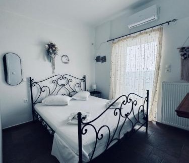Vathy Apartment | Portolos Apartments - Sarakiniko