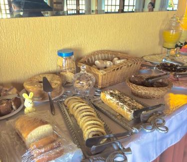 V Cristina Hotel | Pousada Portal das Cerejeiras - Be Happy Group