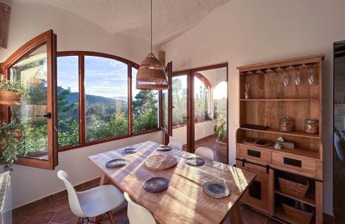 Pals House | PRAGA 2 - Encantadora casa con piscina y vistas al bosque!