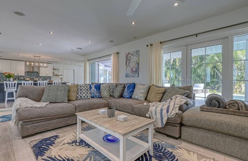 Sarasota House | Precise Realty presents The Waterway Escape