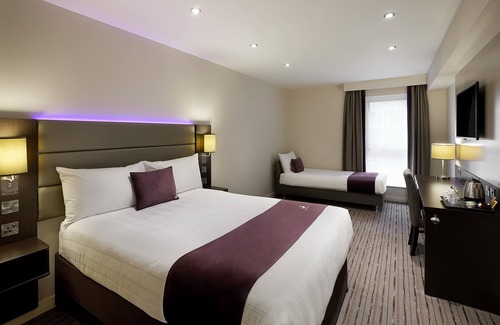 Cannock Hotel | Premier Inn Cannock South
