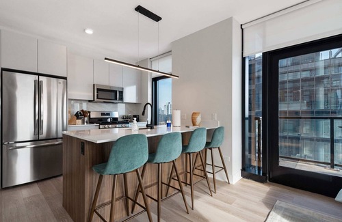 West Loop Apartment | Premium 2BR with City Views + Easy Access