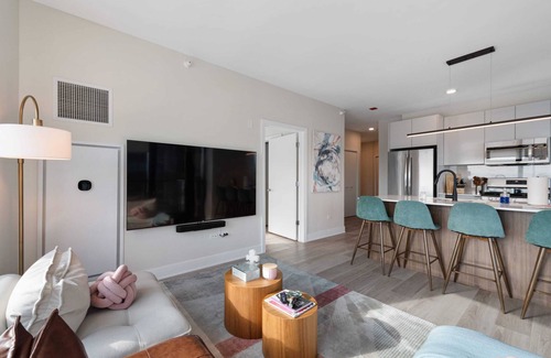 West Loop Apartment | Premium 2BR with City Views + Easy Access
