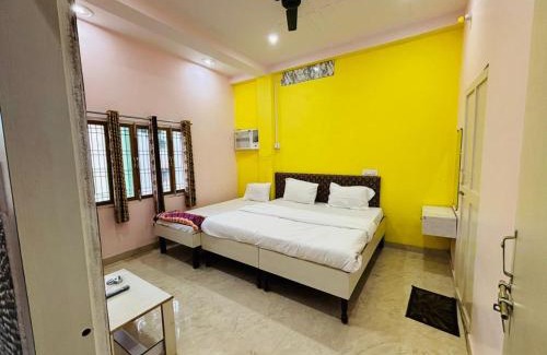 Varanasi House | PREMIUM HOTEL - SHREE PURAM - Free Wi-Fi & Parking - Near The Shree Kashi Vishwanath Temple