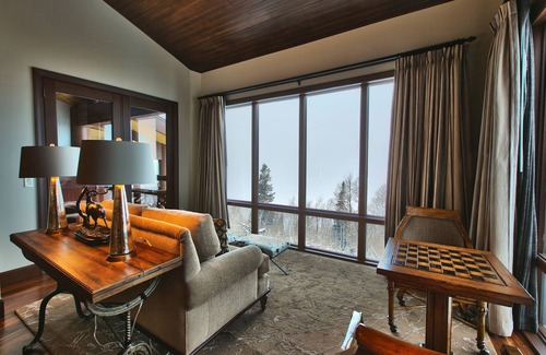 Deer Valley House | Premium Luxury Three Bedroom Suite with Two Hot Tubs 3 Apartment Hotel by RedAwning