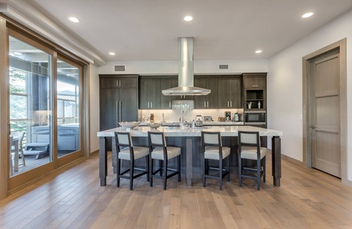 Deer Valley Apartment | Premium Three Bedroom 3 Apartment Hotel by RedAwning