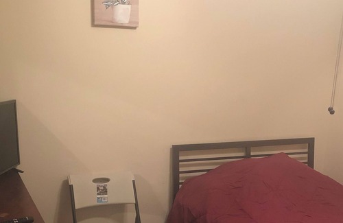 Williamsbridge House | Presenting to you a cozy 2 bedroom apartment on a second floor of a house.