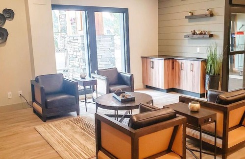 Smithers Hotel | Prestige Hudson Bay Lodge, Premier Collection