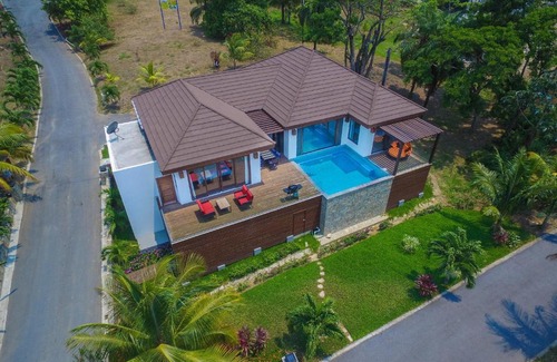 Pristine Bay House | Prestigious Casa Atlas Home
