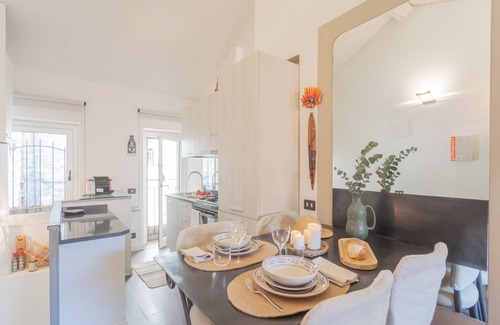 Carate Urio Apartment | Pretty Studio in Old Town by Rent all Como