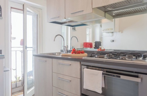 Carate Urio Apartment | Pretty Studio in Old Town by Rent all Como