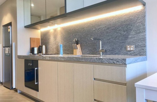 Melbourne Apartment | Pride Fawkner Apt *Balcony WIFI+POOL/GYM+Smart TV Netflix & Foxtel