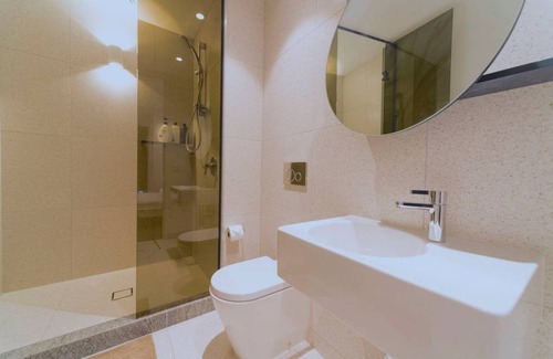 Melbourne Apartment | Pride Fawkner Apt *Balcony WIFI+POOL/GYM+Smart TV Netflix & Foxtel