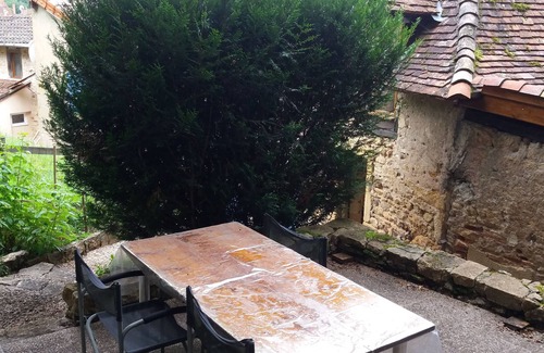 Chateauneuf House | Prieuré du 18ème Siècle Chaleureux et Spacieux Tout Confort - Bourgogne sud