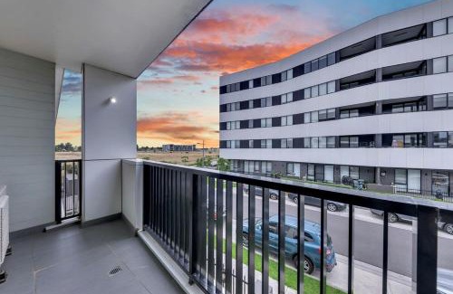 Williams Landing Apartment | Prime 1BR Apt in Williams Landing w parking