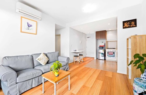 Kensington Apartment | Prime Kensington 2BR Apt with a Massive Backyard!