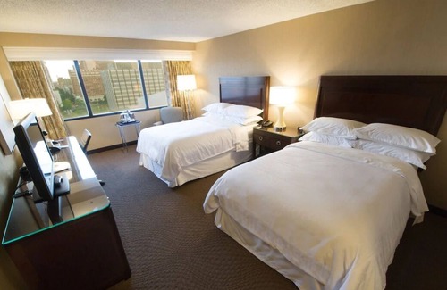 Pinch District House | Prime Location!! 4 Classy Units, Onsite Restaurant, and Bar, Pets Allowed