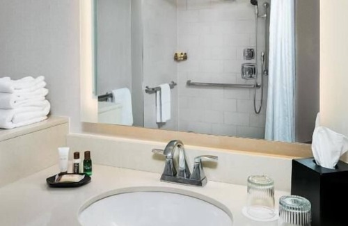 Pinch District House | Prime Location!! 4 Classy Units, Onsite Restaurant, and Bar, Pets Allowed