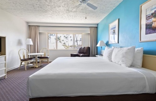 Kahului Hotel | Prime Location! Pool, Near Kanaha Pond State Wildlife Sanctuary!