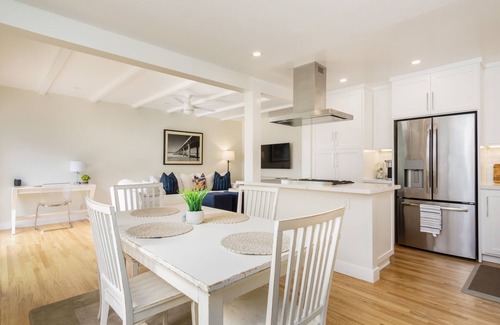 Sand Section Apartment | Prime Manhattan Beach location!
