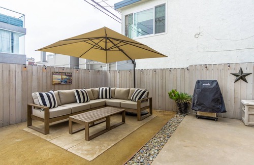 Sand Section Apartment | Prime Manhattan Beach location!