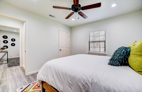 Blanco Cabin | Pristine home with firepit, central AC & washer/dryer - dog-friendly