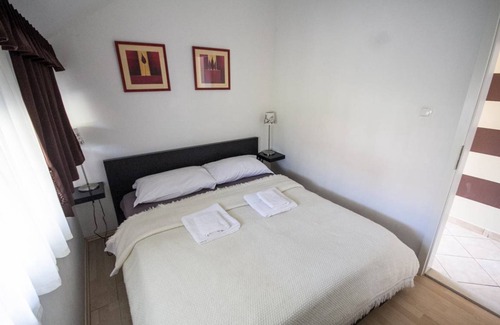 Katoro Apartment | Privacy in the centre of events
