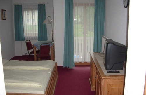 Lindberg Hotel | Private 27 m² double room in the Ahornhof, free use of pool+bath+sauna