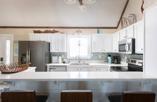 Sea Scape House | Private and Quiet Family Retreat - Steps to the Beach
