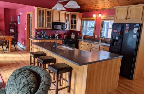 Snowshoe Cabin | Private and Serene Snowshoe Family Chalet!