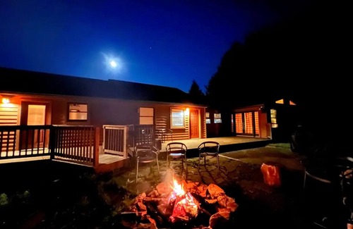 Snowshoe Cabin | Private and Serene Snowshoe Family Chalet!