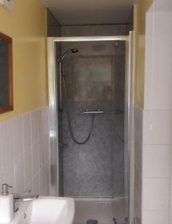 Todmorden Apartment | Private annex to Victorian villa, with kitchen and Free parking