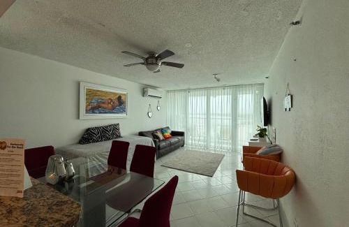 Isla Verde Apartment | Private Apartment at Maré St Clair Hotel