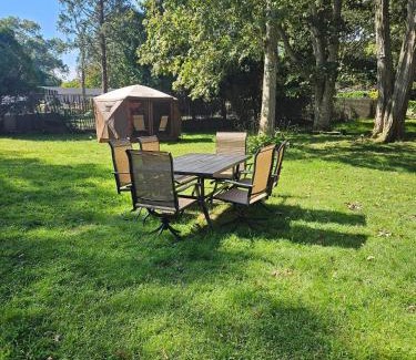 Baywood House | Private Area & Access to Home, Rooms In Bayshore