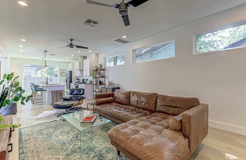Govalle House | Private Backyard | Short & Long Stays in East ATX