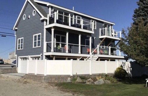 Seabrook House | Private beach access in Beautiful Seabrook Beach New Hampshire
