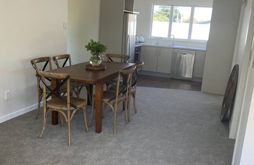 Mount Maunganui Cottage | Private Beach Cottage