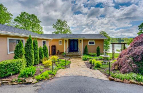 Hayesville House | Private Boat Dock and Grill Lake Chatuge Getaway!
