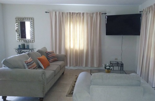 West Gate Hills House | Private, Comfortable Setting