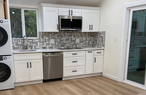 Old Palo Alto Cottage | Private cottage - in charming old Palo Alto, full kitchen, 1BR/1BA. common area