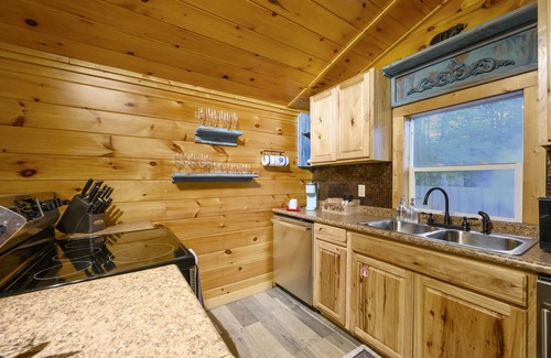 Broken Bow Cabin | Private Creek Access, Hot Tub, Fire Pit, Dogs