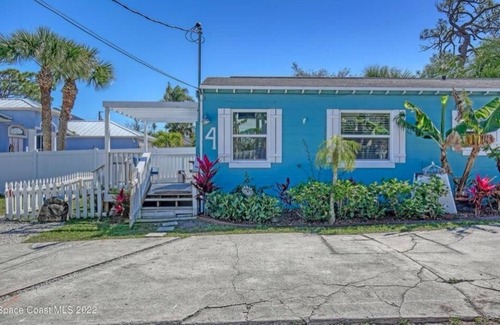 Tropic Cottage | Private Deck with a Riverview, Studio Cottage