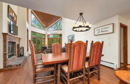 Bretton Woods Resort | Private end unit Townhome in Bretton Woods