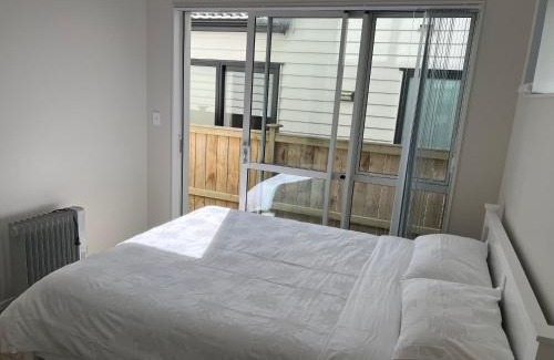 Auckland House | Private Ensuite for singles or couples