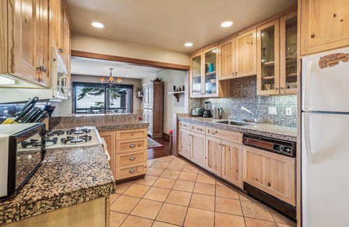 Tahoe City Condo | Private Feel Lakeview Corner Condo Unit #5