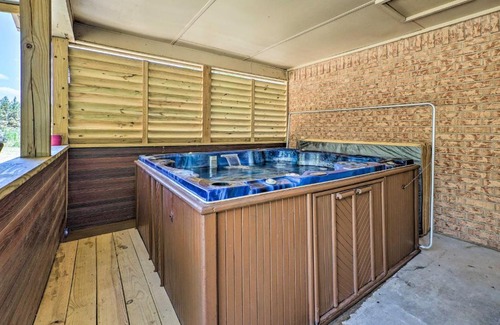 Broken Bow House | Private Hot Tub and Yard Secluded Broken Bow Home!