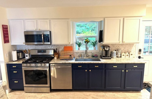 New Durham House | Private NH Waterfront Retreat – Hot Tub, Dog Friendly, Family & Remote Work