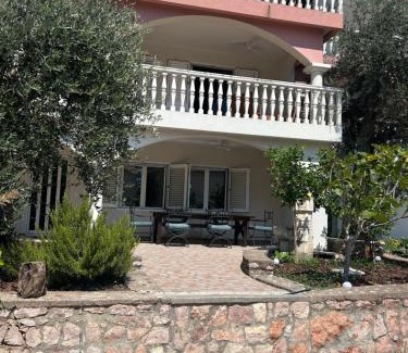 Przno Apartment | Private Patio Przno Steps to Beach 2 Bedroom 2 Parkings BBQ Villa Olive