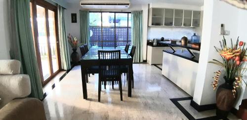Nong Prue Villa | Private Pattaya Resort